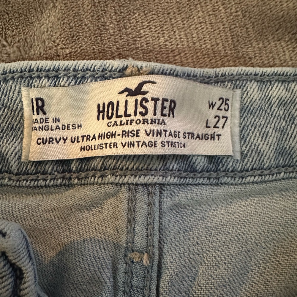 Hollister Curvy Ultra High-Rise Vintage Straight Jeans